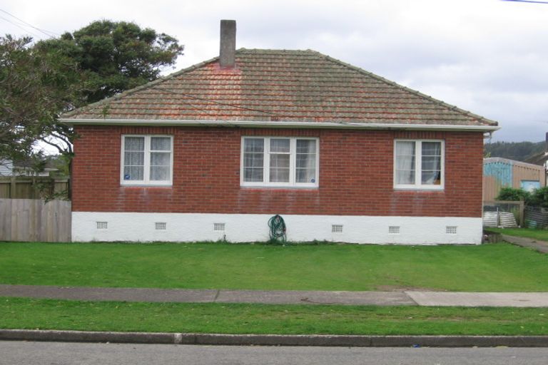 Photo of property in 2 Lockwood Crescent, Taita, Lower Hutt, 5011