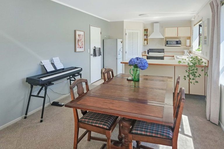 Photo of property in 42 Thatcher Crescent, Crofton Downs, Wellington, 6035