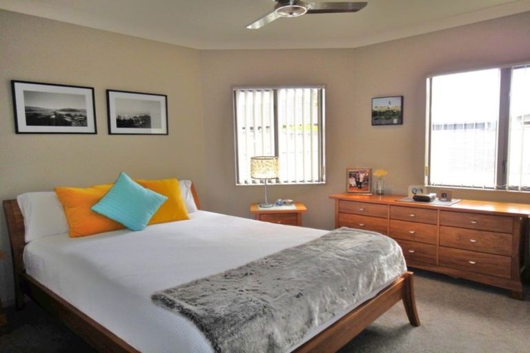 Photo of property in 22 Key West Drive, One Tree Point, 0118