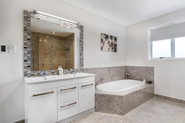 Photo of property in 19 Double Bay Road, Pyes Pa, Tauranga, 3112