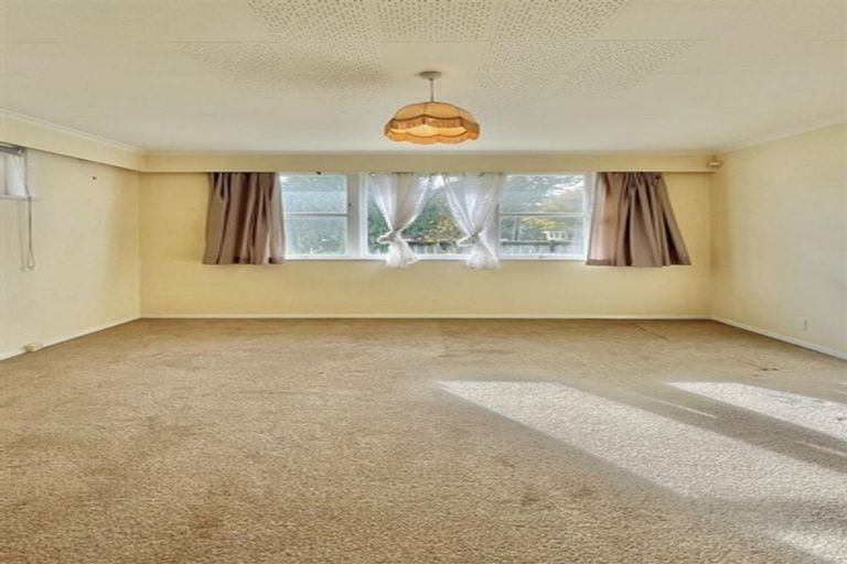 Photo of property in 16 Moeraki Road, Maoribank, Upper Hutt, 5018