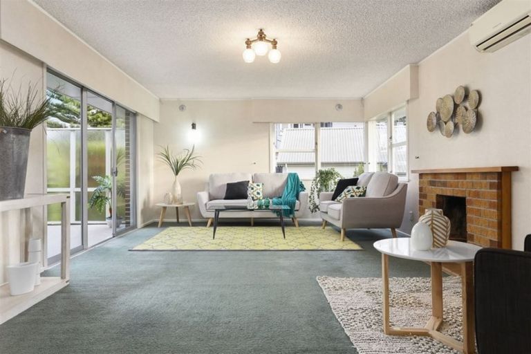 Photo of property in 14 Fowey Avenue, Te Atatu South, Auckland, 0610