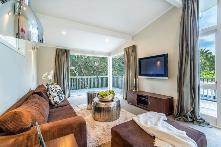 Photo of property in 32 Le Roy Terrace, Birkenhead, Auckland, 0626