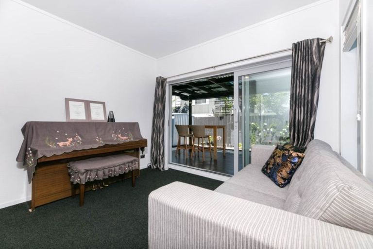 Photo of property in 2/50 Taharoto Road, Takapuna, Auckland, 0622