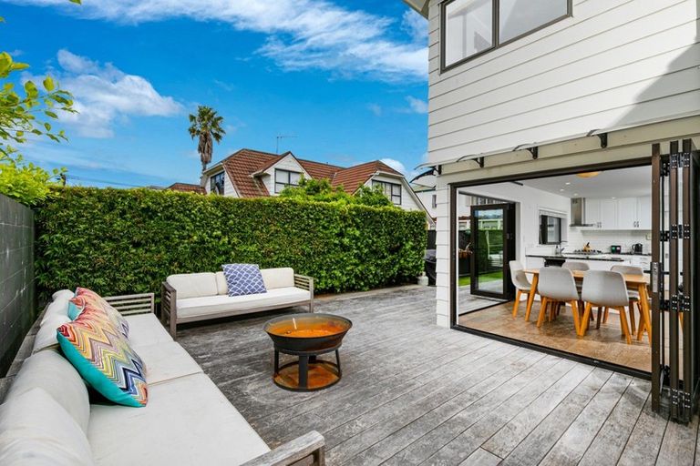 Photo of property in 2/27 Milford Road, Milford, Auckland, 0620