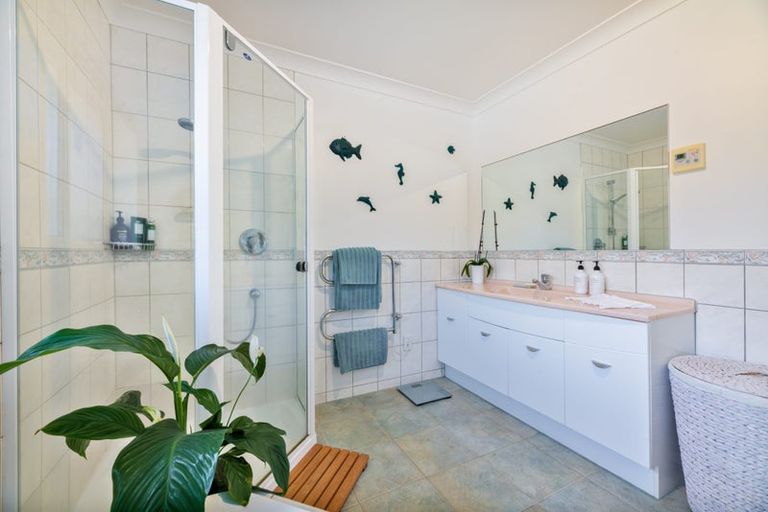 Photo of property in 3 Semillon Avenue, Henderson, Auckland, 0612