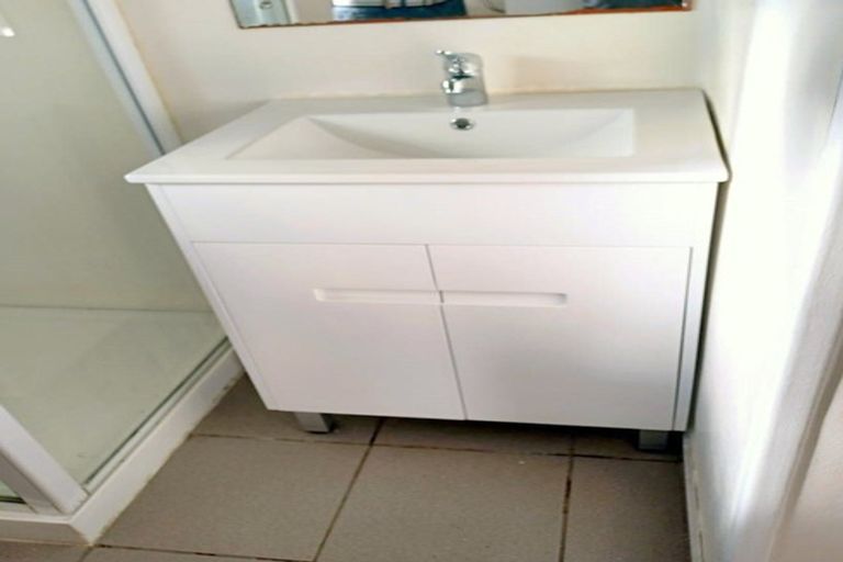 Photo of property in 1/84 College Road, Northcote, Auckland, 0627