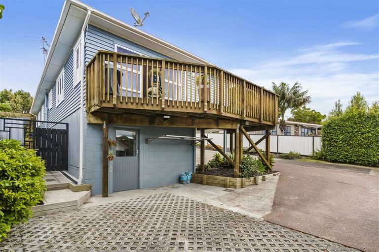 Photo of property in 1/345a Wairau Road, Totara Vale, Auckland, 0629