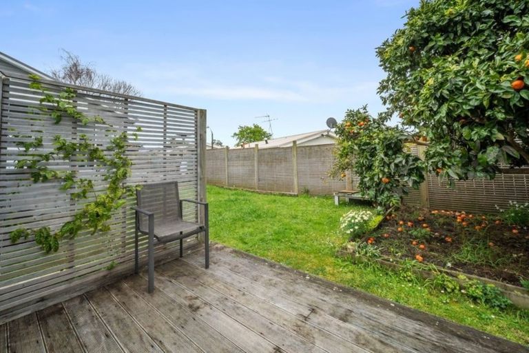 Photo of property in 208 Beach Haven Road, Beach Haven, Auckland, 0626