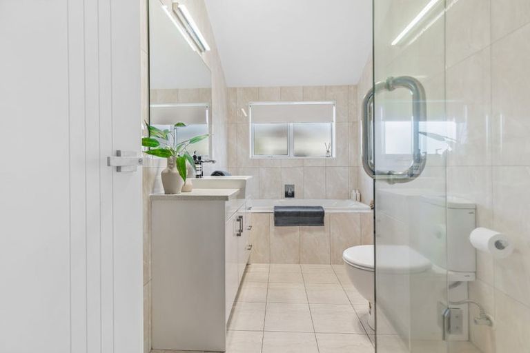 Photo of property in 19b Duncan Avenue, Te Atatu South, Auckland, 0610