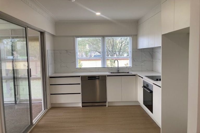 Photo of property in 1/2 Kurnell Drive, Botany Downs, Auckland, 2010