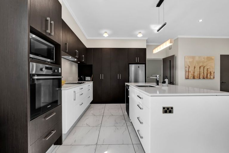 Photo of property in 2/297 Carrington Street, Vogeltown, New Plymouth, 4310