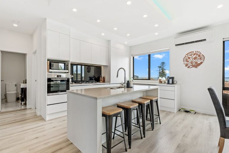 Photo of property in 36 Resolution Drive, Gulf Harbour, Whangaparaoa, 0930