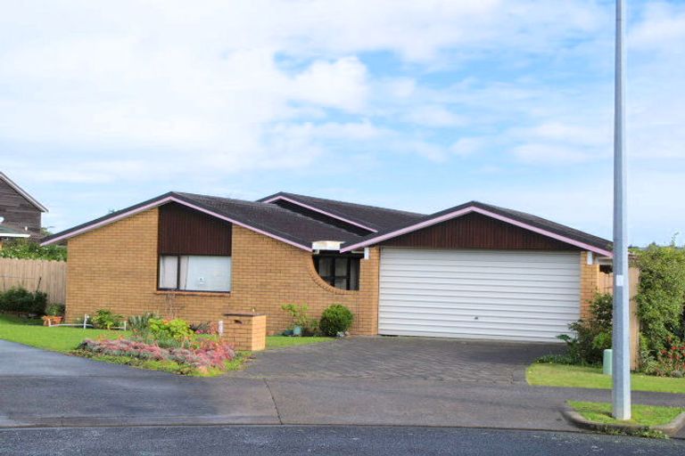 Photo of property in 17 Mirabell Place, Golflands, Auckland, 2013