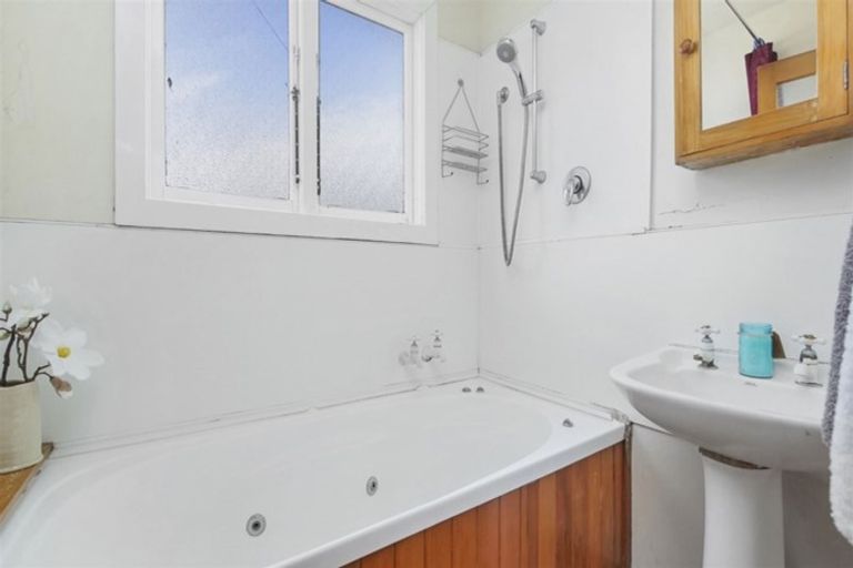 Photo of property in 95a Eastern Terrace, Beckenham, Christchurch, 8023