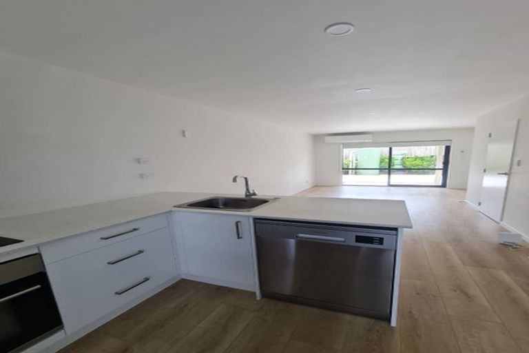 Photo of property in 2/6 South Pacific Place, Henderson, Auckland, 0612