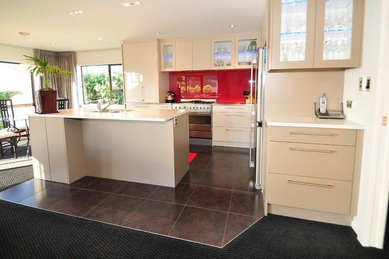 Photo of property in 40 Whangaparaoa Road, Red Beach, 0932