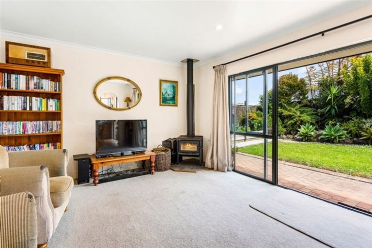 Photo of property in 24 Makiri Street, Helensville, 0800