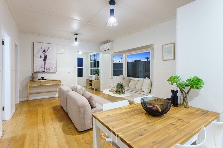 Photo of property in 15 Rauparaha Street, Waikanae Beach, Waikanae, 5036