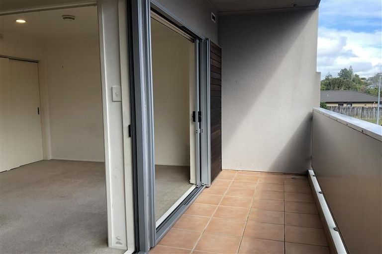 Photo of property in 5c/30 Westward Ho, Glen Eden, Auckland, 0602