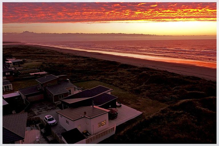 Photo of property in 6a Marine Parade South, Foxton Beach, Foxton, 4815