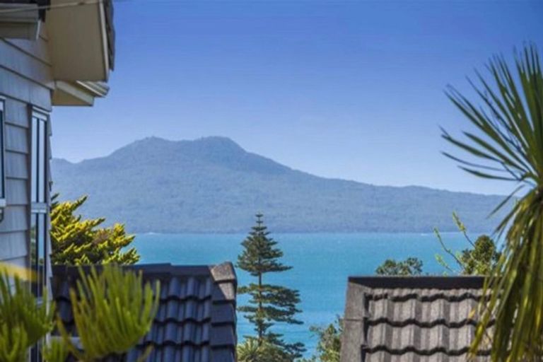 Photo of property in 2/467 Beach Road, Murrays Bay, Auckland, 0630