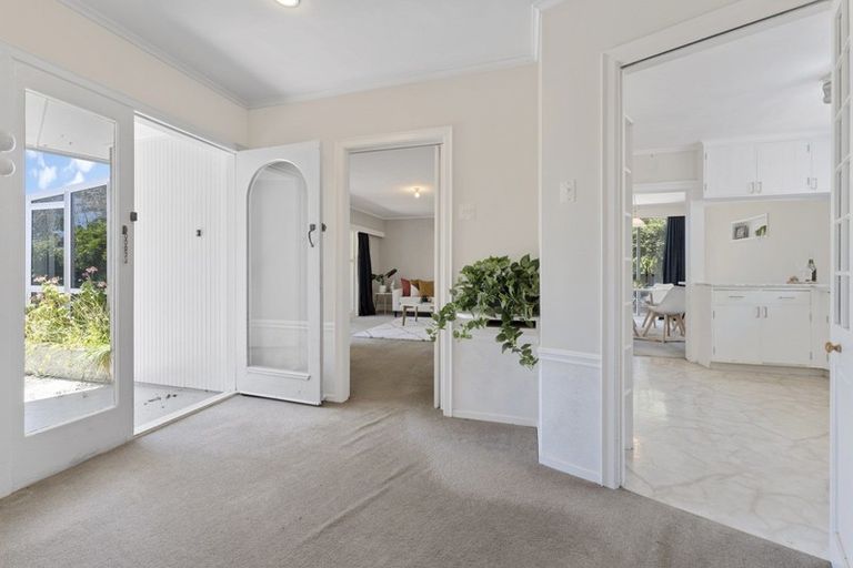 Photo of property in 335f Devon Street West, New Plymouth, 4310