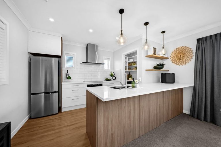 Photo of property in 28a Torkar Road, Clarks Beach, 2122