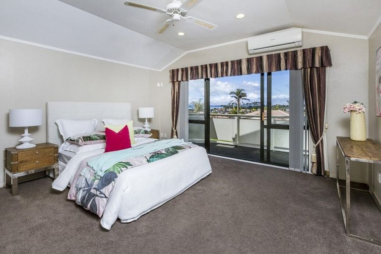 Photo of property in 5 Tornado Place, West Harbour, Auckland, 0618