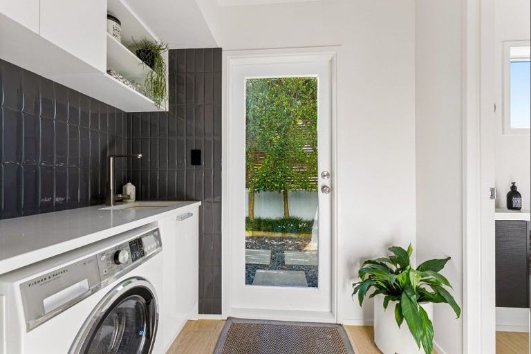 Photo of property in 15b Wilding Avenue, Northcote Point, Auckland, 0627