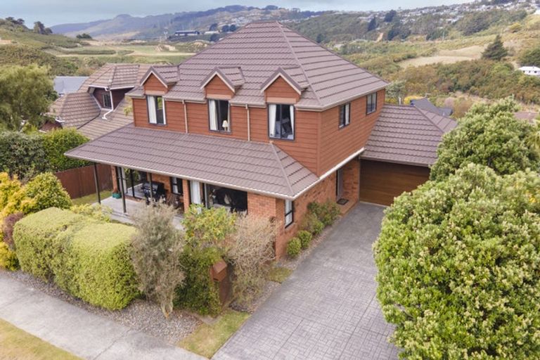 Photo of property in 7 Montrose Grove, Churton Park, Wellington, 6037