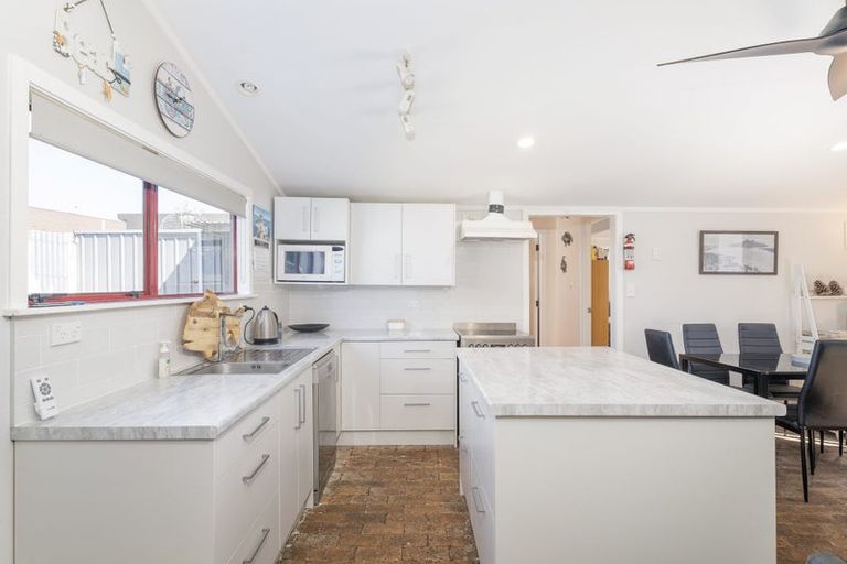 Photo of property in 28 Kauri Place, Tairua, 3508