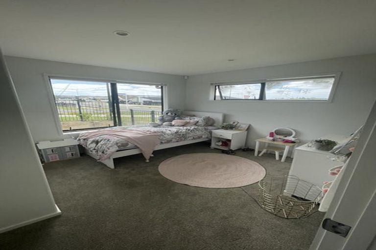 Photo of property in 31 Siren Street, Wainui, 0932