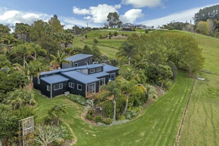 Photo of property in 100 Upper Orewa Road, Wainui, Silverdale, 0992