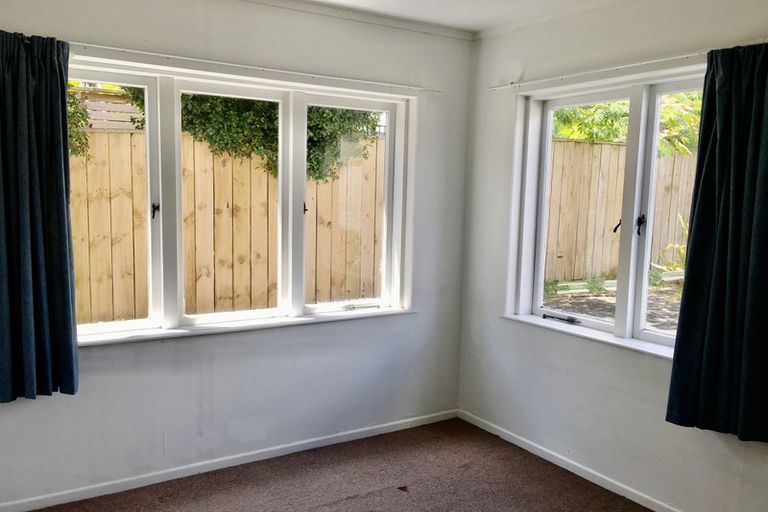 Photo of property in 3 Trinidad Road, Sunnynook, Auckland, 0620