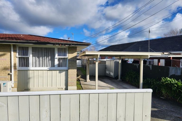 Photo of property in 1/6 Moeraki Road, Maoribank, Upper Hutt, 5018