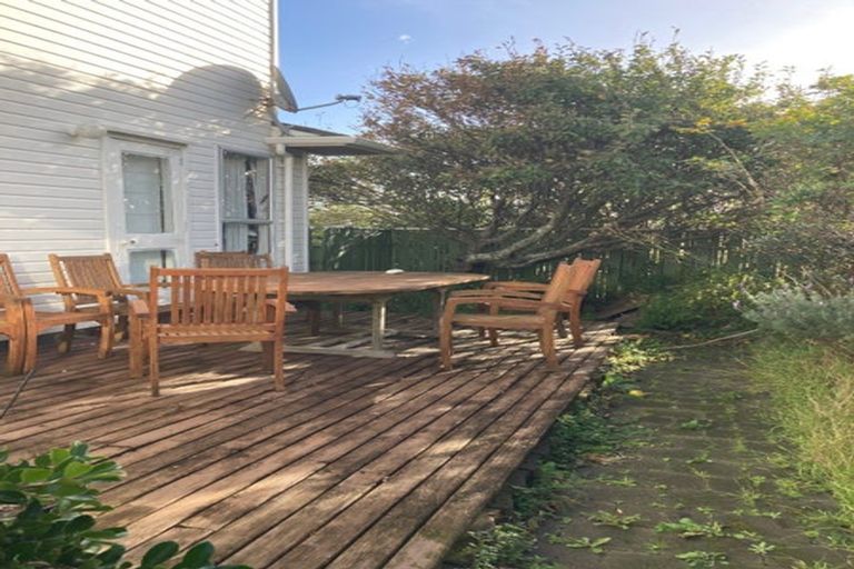 Photo of property in 10 Westview Grove, Miramar, Wellington, 6022