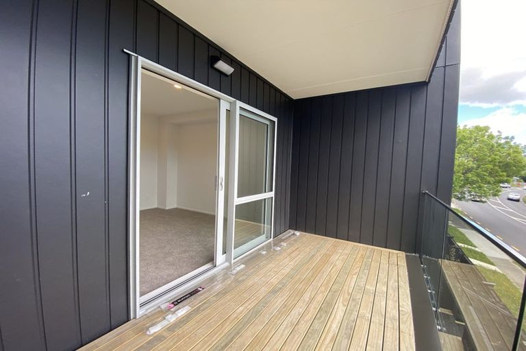 Photo of property in 57d Edmonton Road, Henderson, Auckland, 0612