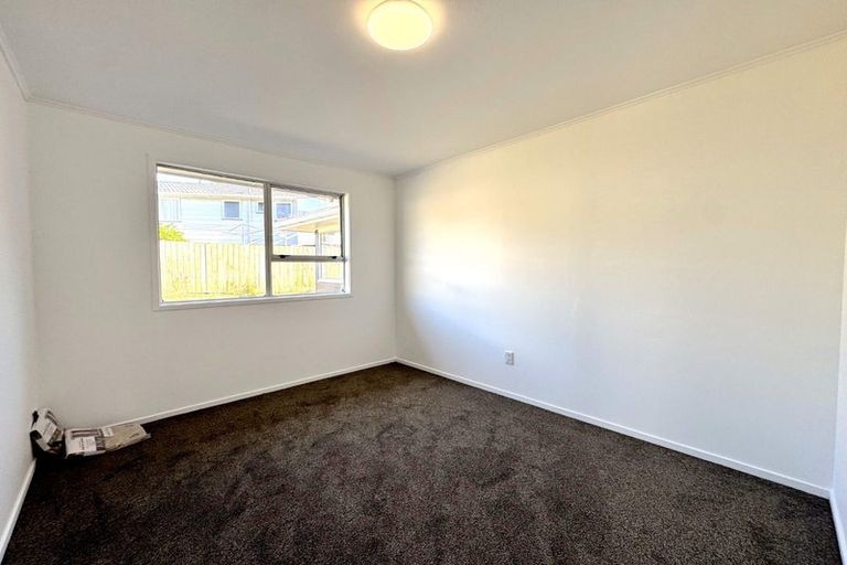 Photo of property in 38 Chislehurst Street, Henderson, Auckland, 0612