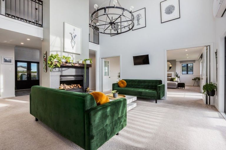 Photo of property in 88 Queen Charlotte Drive, Aotea, Porirua, 5024