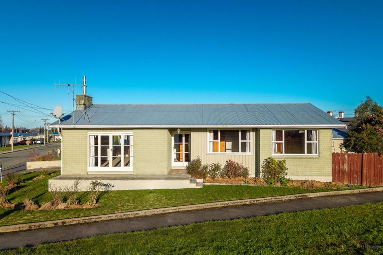 Photo of property in 2 Kennedy Crescent, Waimate, 7924