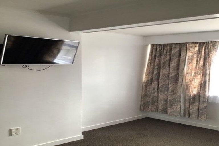 Photo of property in 21 Brandon Road, Glen Eden, Auckland, 0602