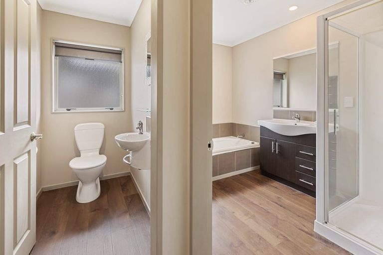 Photo of property in 27 Johnstone Drive, Fitzherbert, Palmerston North, 4410