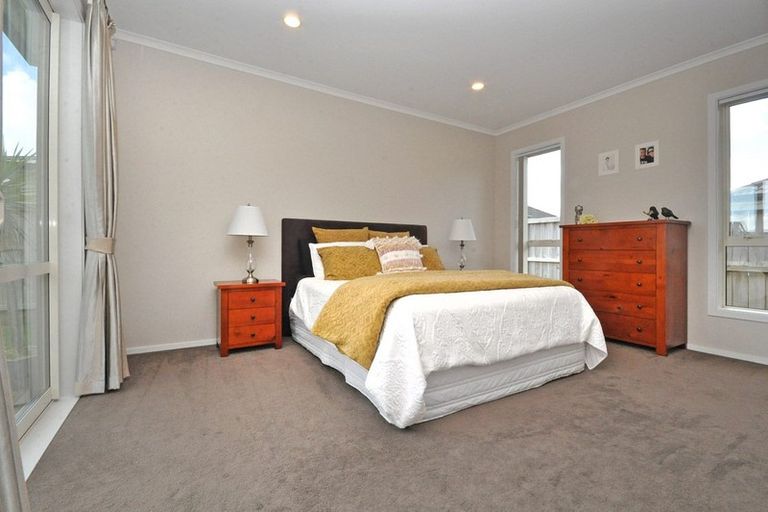 Photo of property in 11 Paso Fino Crescent, Karaka, Papakura, 2113