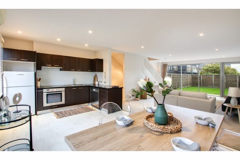 Photo of property in The Terraces, 18/9 Humber Street, Pandora, Napier, 4110