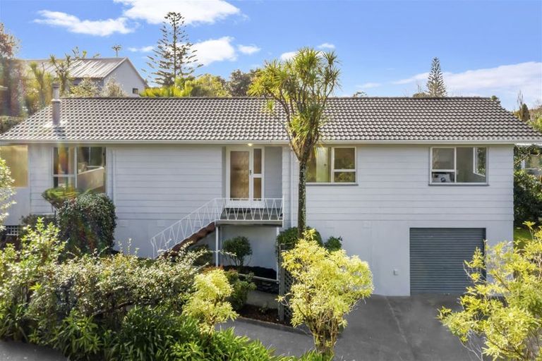 Photo of property in 1/8 Tallington Crescent, Torbay, Auckland, 0630