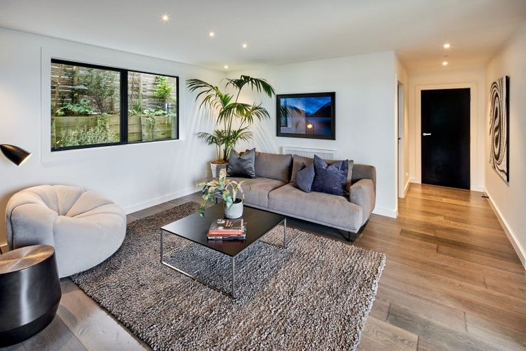 Photo of property in 5 Howard Road, Point Howard, Lower Hutt, 5013