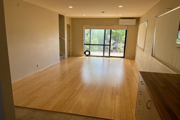 Photo of property in 23 Spalding Rise, Golflands, Auckland, 2013