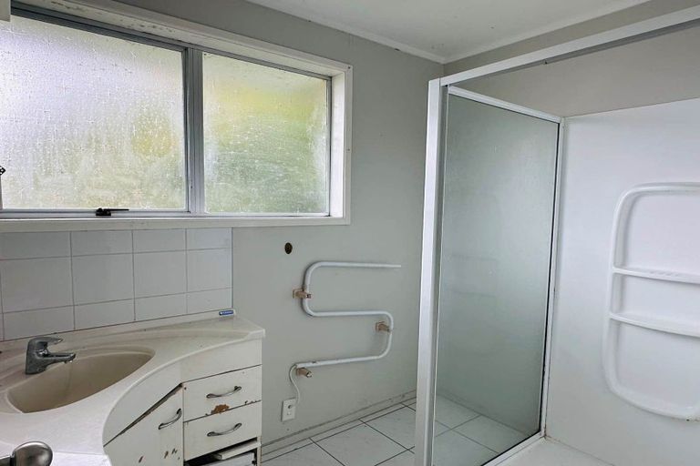 Photo of property in 187 Henderson Valley Road, Henderson, Auckland, 0612