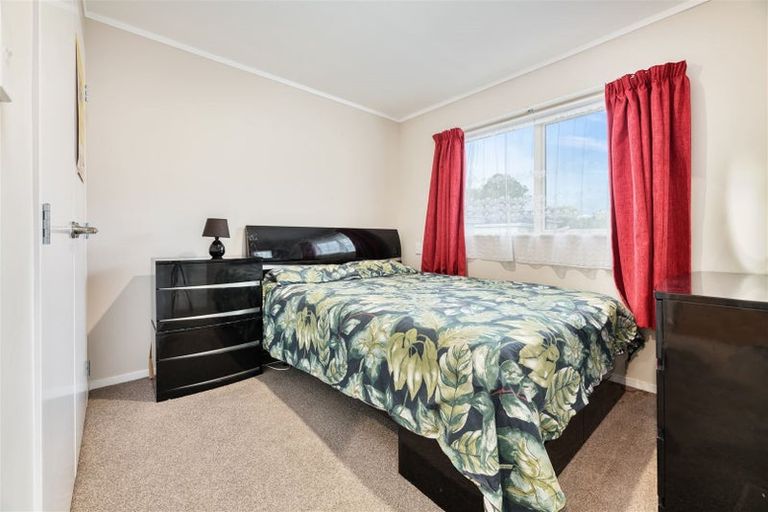 Photo of property in 2 Manatu Lane, Kelston, Auckland, 0602